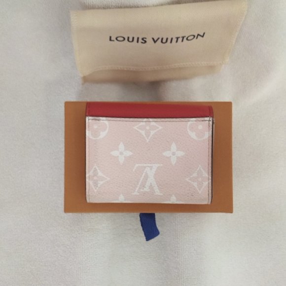 Very Good & RARE LV Zoe Giant Monogram Trifold Wallet in Rouge (Full Inclusion) - Picture 3 of 16